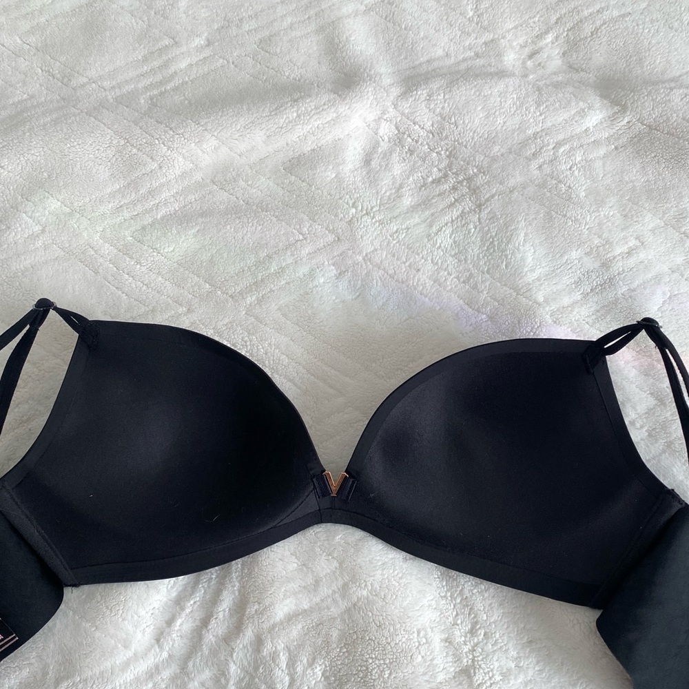 Victorias Secret. Black padded no wire bra - Picture 2 of 6